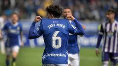 Javi Mier celebra un gol con el Oviedo.