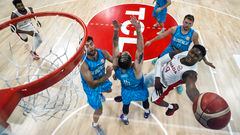 Manila (Philippines), 06/09/2023.- RJ Barrett (R) of Canada drives to the basket during the FIBA Basketball World Cup quarterfinal game between Germany and Latvia in Manila, Philippines, 05 September 2023. (Baloncesto, Alemania, Letonia, Filipinas, Eslovenia) EFE/EPA/Yong Teck Lim / POOL
