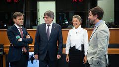 La vicepresidenta segunda del Gobierno y ministra de Trabajo en funciones, Yolanda Díaz (2d), el líder de Junts y eurodiputado, Carles Puigdemont (2i), el dirigente de En Comú Podem, Jaume Asens (1i) y el eurodiputado Antoni Comín (1d) durante un encuentro en el Parlamento europeo, a 4 de septiembre de 2023, en Bruselas (Bélgica). La vicepresidenta segunda del Gobierno y líder de Sumar se ha reunido con el expresident de la Generalit, Carles Puigdemont, quien se encuentra huido de la justicia, han finalizado su encuentro este lunes en el Parlamento Europeo en Bruselas "optimistas" y han asegurado que habrá más reuniones.
04 SEPTIEMBRE 2023;SUMAR;JUNTS;INVESTIDURA;REUNIÓN;CATALUNYA;CATALUÑA
SUMAR
04/09/2023