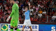 El centrocampista sueco del Celta de Vigo Williot Swedberg celebra su gol durante el partido de la cuarta jornada de LaLiga que UD Almería y Celta de Vigo disputaron este viernes en el Power Horse Stadium de Almería.