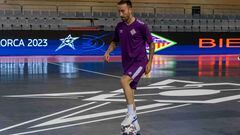 El ala madrileño del Palma, Mario Rivillos, durante un entrenamiento previo a la semifinal de la UEFA Futsal Champions League que se celebrará del 5 al 7 de mayo en el Velòdrom Illes Balears.
