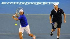 Los tenistas Rafa Nadal y Andy Roddick, durante un partido de exhibición en Australia.