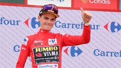 Kuss, en el podio de Valladolid con el maillot rojo.
