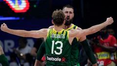 Manila (Philippines), 03/09/2023.- Jonas Valanciunas (R) of Lithuania reacts during the FIBA Basketball World Cup 2023 2nd round stage match between USA and Lithuania in Manila, Philippines, 03 September 2023. (Baloncesto, Lituania, Filipinas) EFE/EPA/FRANCIS R. MALASIG

