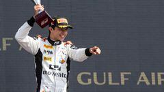 Pepe Martí celebra su victoria de F3 en Bahréin.