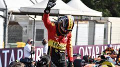 Alegría del piloto de Ferrari, Carlos Sainz, tras conseguir la pole en el Gran Premio de Italia de Fórmula 1 disputado en el circuito de Monza.