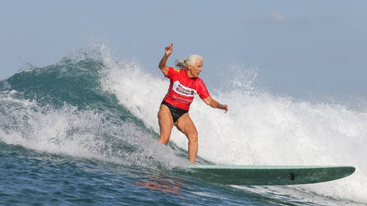 Laura Blears topless primera surfista profesional y salón de la fama AS