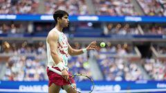 NEW YORK, NEW YORK - SEPTEMBER 04: Carlos Alcaraz of Spain receives a ball from the ball person prior to serving against Matteo Arnaldi of Italy during their Men's Singles Fourth Round match on Day Eight of the 2023 US Open at the USTA Billie Jean King National Tennis Center on September 04, 2023 in the Flushing neighborhood of the Queens borough of New York City.   Clive Brunskill/Getty Images/AFP (Photo by CLIVE BRUNSKILL / GETTY IMAGES NORTH AMERICA / Getty Images via AFP)