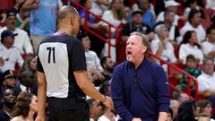 MIAMI, FLORIDA - APRIL 22: Head coach Mike Budenholzer of the Milwaukee Bucks (R) reacts towards referee Rodney Mott #71 during the fourth quarter against the Miami Heat during Game Three of the Eastern Conference First Round Playoffs at Kaseya Center on April 22, 2023 in Miami, Florida. NOTE TO USER: User expressly acknowledges and agrees that, by downloading and or using this photograph, User is consenting to the terms and conditions of the Getty Images License Agreement.   Megan Briggs/Getty Images/AFP (Photo by Megan Briggs / GETTY IMAGES NORTH AMERICA / Getty Images via AFP)