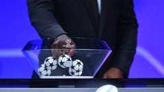 This handout picture taken and released by UEFA on October 1, 2020, shows a draw guest picking a ball during the UEFA Champions League group stage draw at the RTS studios in Geneva. (Photo by Harold Cunningham / UEFA / AFP) / RESTRICTED TO EDITORIAL USE - MANDATORY CREDIT "AFP PHOTO / UEFA / HAROLD CUNNINGHAM" - NO MARKETING NO ADVERTISING CAMPAIGNS - DISTRIBUTED AS A SERVICE TO CLIENTS