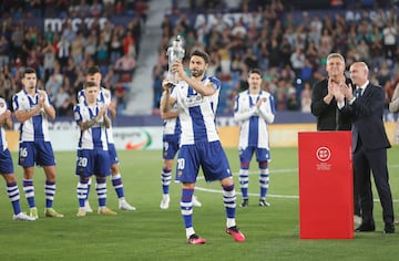 
En 1936, con la Guerra Civil paralizando el fútbol oficial, el presidente del Valencia, Josep Rodríguez Tortajada, impulsó la creación de la “Copa de la España Libre”  para mantener la competición activa. Participaron cuatro equipos: Valencia, Levante, Espanyol y Girona, descartando a Granollers por problemas logísticos y de público. Se jugó una liguilla que clasificó a Valencia y Levante para la final. Por motivos de seguridad, el partido decisivo no se disputó en Valencia, sino en el Estadio de Sarriá de Barcelona. El encuentro acabó con victoria para el Levante por 0-1 con gol de José García-Nieto, jugador que, para dar más juego a la historia, no era jugador del Levante entonces, sino del Gimnástico FC, equipo valenciano que cedió a algunos de sus jugadores al Levante para disputar el torneo. Tras décadas de exigir la oficialización del torneo, finalmente en 2023 la RFEF reconoció oficialmente a la Unión Deportiva Levante como ganadora oficial de este torneo, el único título oficial de los ‘Granotas’. 
