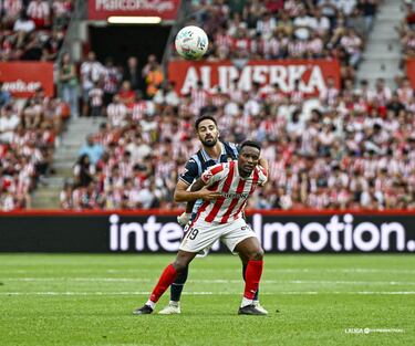 El colombiano estuvo muy activo durante todo el partido. Dio las dos asistencias, la primera tras dar una lección de pillería en un saque de banda. La faltó conseguir un tanto.