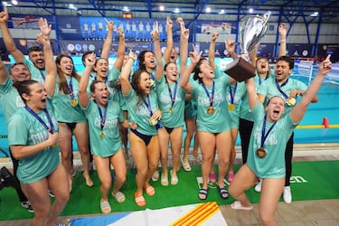 El Sant Andreu se eleva en el Pireo: ¡Campeonas de Europa!