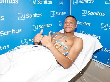 Kylian Mbappé durante el reconocimiento médico.