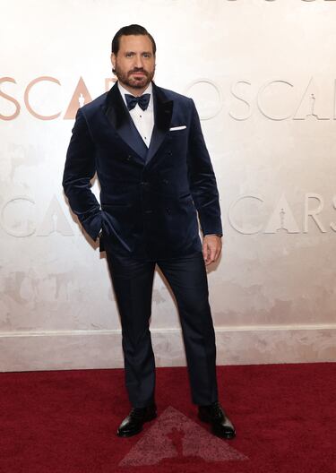 Édgar Ramírez posa en la alfombra roja del Dolby Theatre.