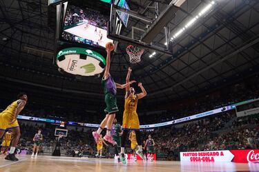 El Unicaja gana sin sobresaltos al Peristeri del mito Spanoulis