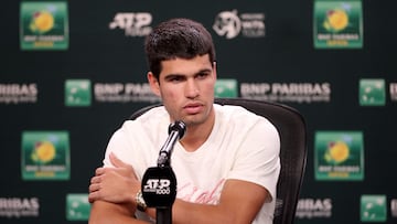 El tenista español Carlos Alcaraz atiende a los medios de comunicación antes del Masters 1.000 de Indian Wells.