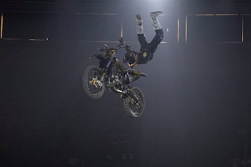 Dany Torres, Pat Bowden (Australia), David Rinaldo (Francia), José Mincha, Clinton Moore y Maikel Melero saltaron al ruedo uno a uno para ofrecer un vbrante espectáculo en la vuelta de freestyle en Madrid.