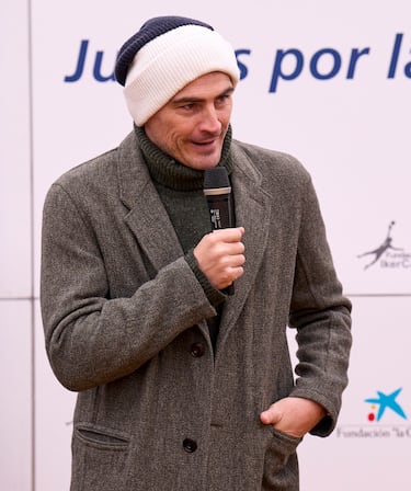   "Estoy muy contento, mi vínculo con Móstoles es para toda la vida, aquí crecí, tuve mi infancia. Hace unos 30 años esto no existía, era campo, pero ha cambiado para bien. Esta iniciativa da la posibilidad a los niños a jugar y estar un rato juntos. Ojalá hubiese podido disfrutar de un sitio como este para practicar fútbol. Es maravilloso, para que los chavales puedan divertirse y pasar un buen rato", dijo el exjugador.