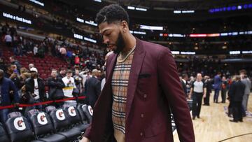 Anthony Davis, vestido de calle durante un partido