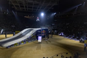 Dany Torres, Pat Bowden (Australia), David Rinaldo (Francia), José Mincha, Clinton Moore y Maikel Melero saltaron al ruedo uno a uno para ofrecer un vbrante espectáculo en la vuelta de freestyle en Madrid.
