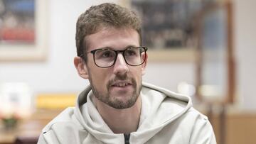 Álvaro de Arriba, de entrenarse en Sierra Nevada al Khalifa
