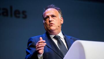 GRAF624. MADRID, 17/10/2017.- El presidente de LaLiga, Javier Tebas, durante su intervención en el "World Football Summit", el mayor congreso mundial de la industria del fútbol, celebrado hoy en el Teatro Goya de Madrid. EFE/Rodrigo Jimenez