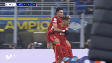 Ponerla ahí desde donde remata es de ciencia-ficción: el golazo de Firmino para helar el Meazza