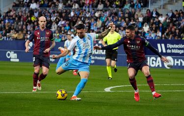 El Málaga salva un punto que tampoco llena al Levante