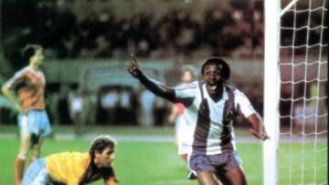 Juary hace el 2-1 de la final del Prater contra el Bayern.