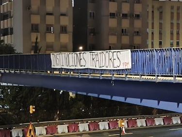 El malaguismo expresa su indignación a través de pancartas