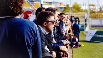 Íñigo Errejón, presente en la ciudad deportiva del Rayo Vallecano para presenciar un partido de la Liga Iberdrola.