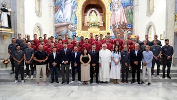 El Tenerife visita a la Virgen de Candelaria antes del debut en casa