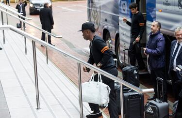 Vinicius Júnior llegando al hotel. 