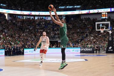 El Unicaja sufre para remontar a un rocoso Manresa