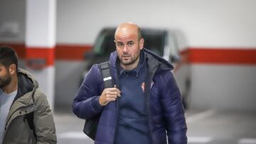 26-05-2023. MIGUEL ÁNGEL RAMÍREZ, ENTRENADOR DEL SPORTING, LLEGANDO AL ESTADIO EL MOLINÓN ANTES DE UN PARTIDO.