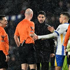 Mikel Arteta muestra su inconformidad con Anthony Taylor