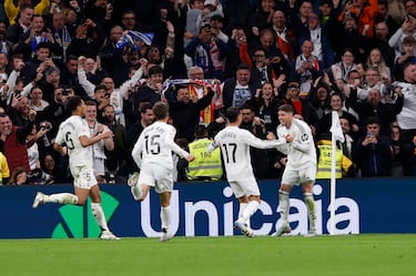 Valverde se inventa una volea de trivela que entra susurrando la cruceta opuesta de la portería. El gol es para verlo repetido una y otra vez.