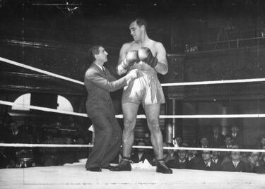 El gigante italiano (1,97 m.), fallecido en 1967 a los 61 años, fue uno de los boxeadores más populares de su época. Desde pequeño sorprendió, ya que nació con ocho kilos. Tras hacerse un nombre en Europa viajó a Estados Unidos. La mafia que controlaba el boxeo en aquel entonces lo vio como una mina de oro y le puso 30 veces en el ring en solo un año. Ganó y su fama creció, pero tras una derrota contra Jim Maloney regresó a Europa. Pronto vio que se le quedaba pequeña y volvió a Estados Unidos, y logró ser campeón mundial. Lo fue en tres ocasiones, una de ellas ante el español Paulino Uzcudun (Roma, 1933).