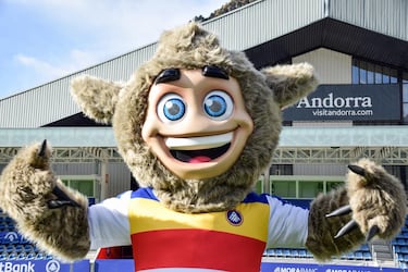 El club andorrano ha optado porque su mascota sea un tamarro, una bestia imaginaria muy famosa en las leyendas del país. Según se cuenta era escurridizo y habitaba en los valles pirenaicos. Su sigilo la mantenía oculta, provocando que fuese imposible cazarla.