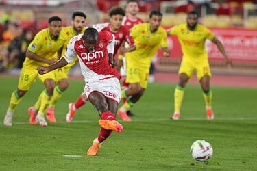 Escándalo en Francia: un futbolista del AS Mónaco se niega a posar contra la homofobia