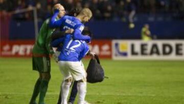 Nauzet ayuda a Morcillo en el duelo entre Osasuna y Almería.