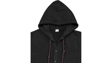 Esta es la camisa de lino con capucha ligera, transpirable y perfecta para combatir los días calurosos