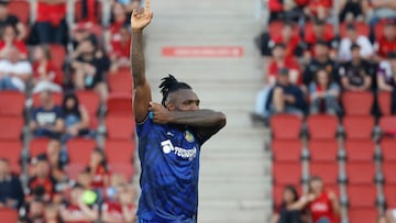 El futuro de Uche, en el aire