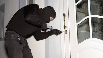 Ni buzones llenos ni luces apagadas: alertan de la señal que convierte una casa en objetivo de ladrones en verano