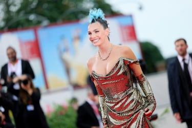 Rose Villain asiste a la alfombra roja de "La Grazia" durante el 82.º Festival Internacional de Cine de Venecia
