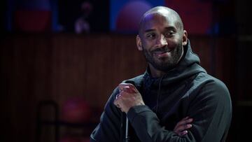 Former NBA basketball player Kobe Bryant attends a promotional event organized by the sports brand Nike, for the inauguration of the infrastructure improvements of a local basketball playground at the Jean-Jaures sports hall "Le Quartier", in Paris on October 21, 2017. / AFP PHOTO / PHILIPPE LOPEZ