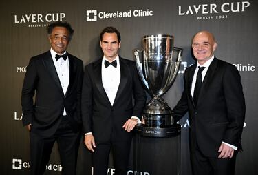 Yannick Noah, Roger Federer y Andre Agassi durante la alfombra negra de la ceremonia inaugural de la Laver Cup celebrada en el Uber Arana de Berlin.