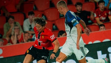 Takuma Asano, delantero del Mallorca en un lance del partido contra el Hamburgo en Son Moix.