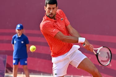 Lajovic echa a Djokovic tras salvar quince bolas de rotura